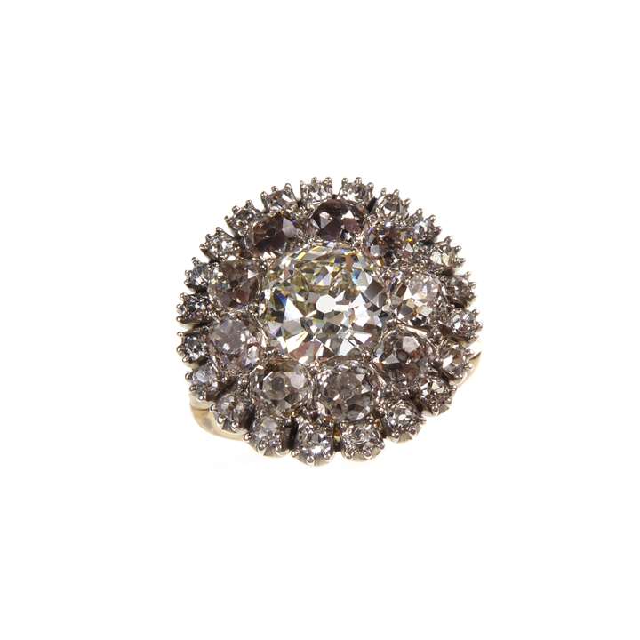 Cushion cut diamond cluster, adapted to a ring